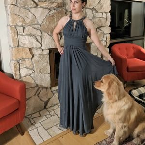 FLATTERING gray evening gown with beaded collar